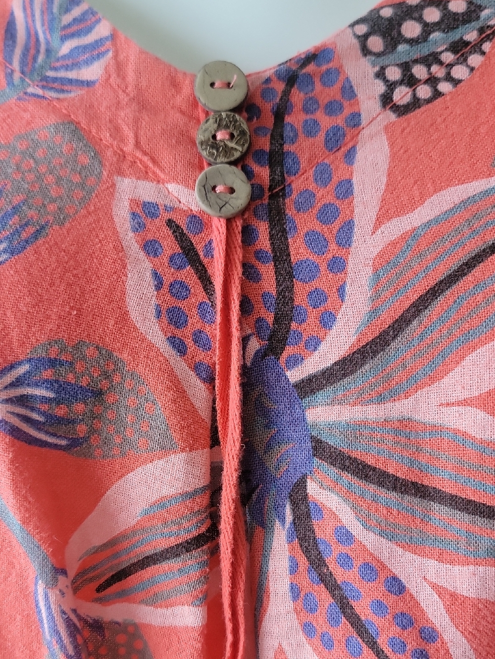 Women’s Floral V-Neck Tunic Top in Coral - Picture 5 of 12